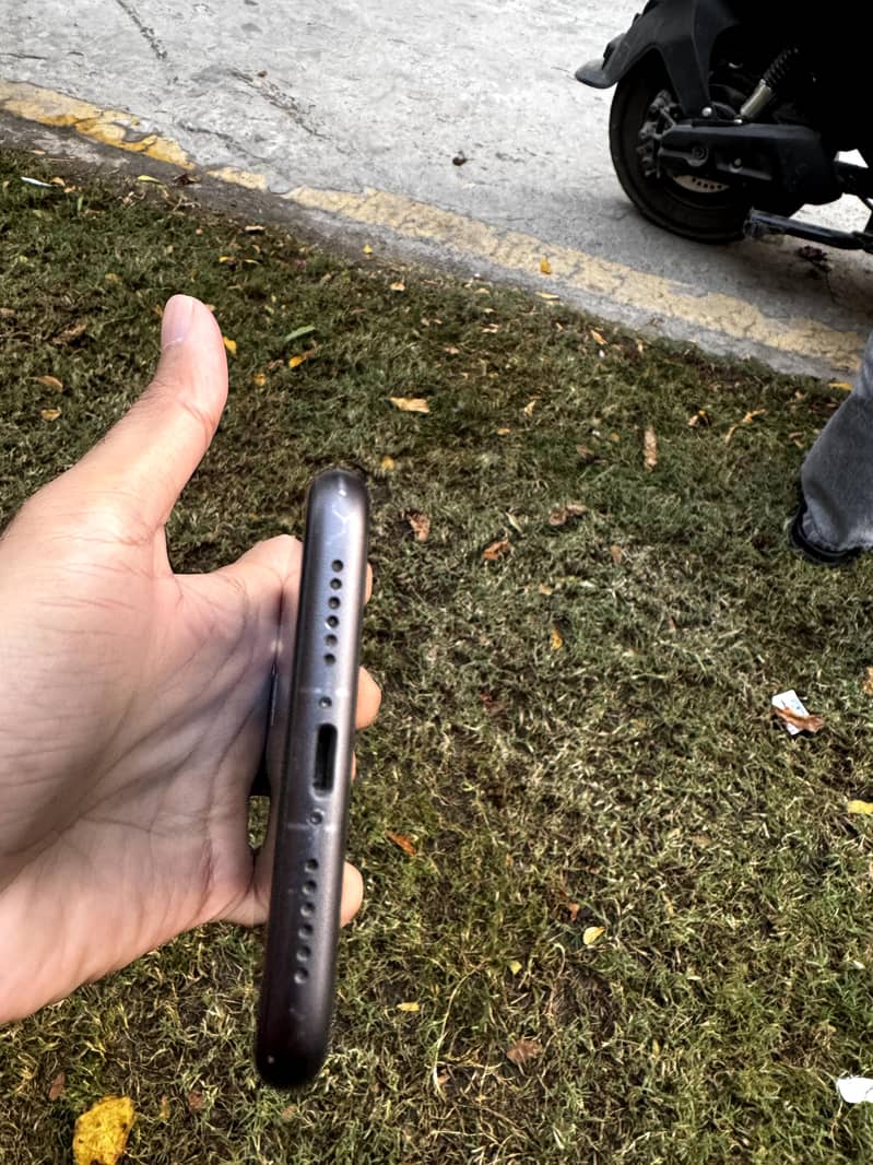 Apple iPhone 11 6