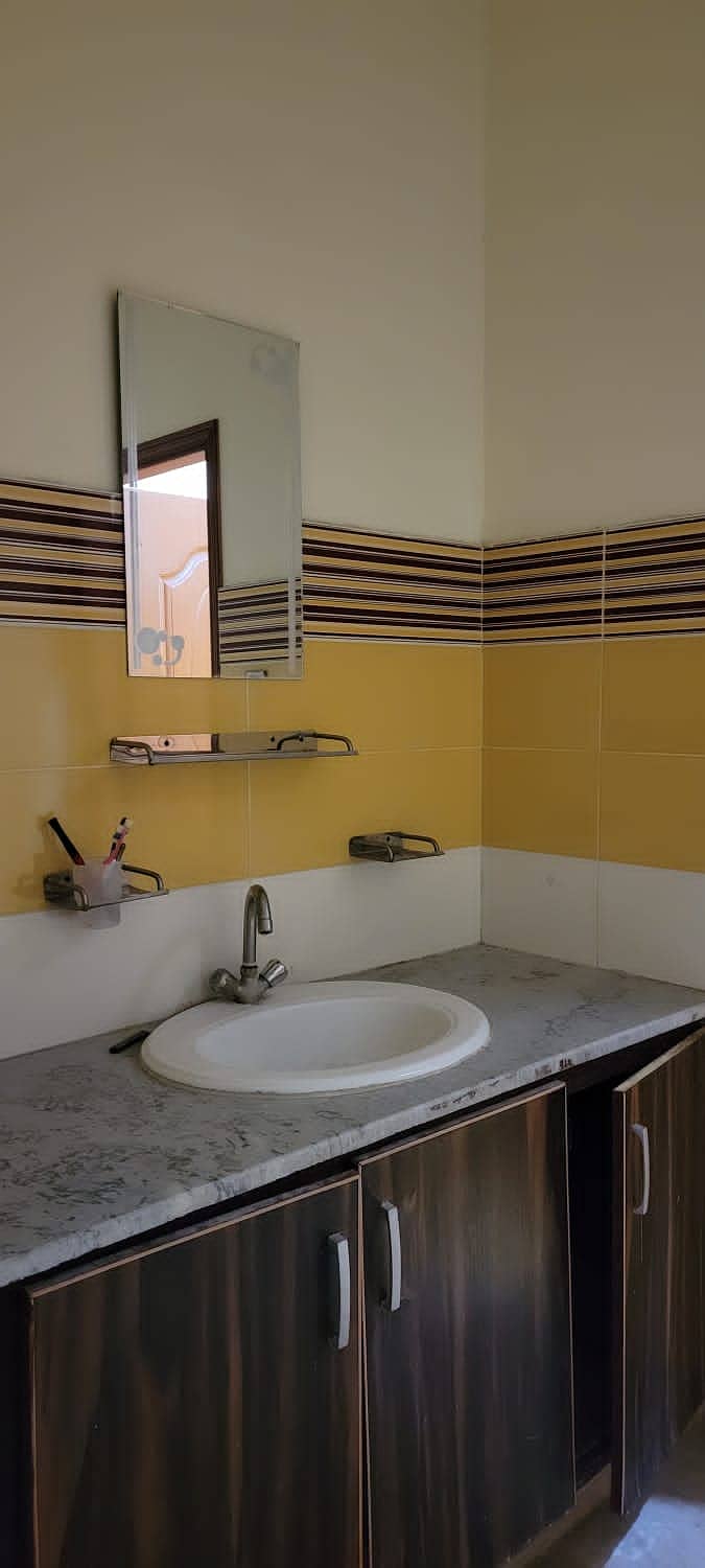 upper portion for rent 7