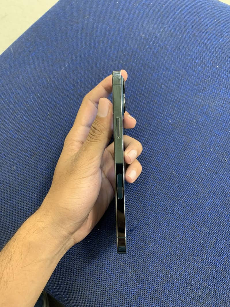 Apple iPhone 12 Pro Max 4