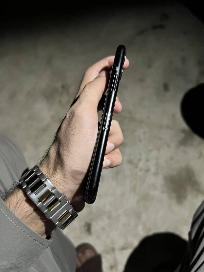Apple iPhone 11 Pro 4