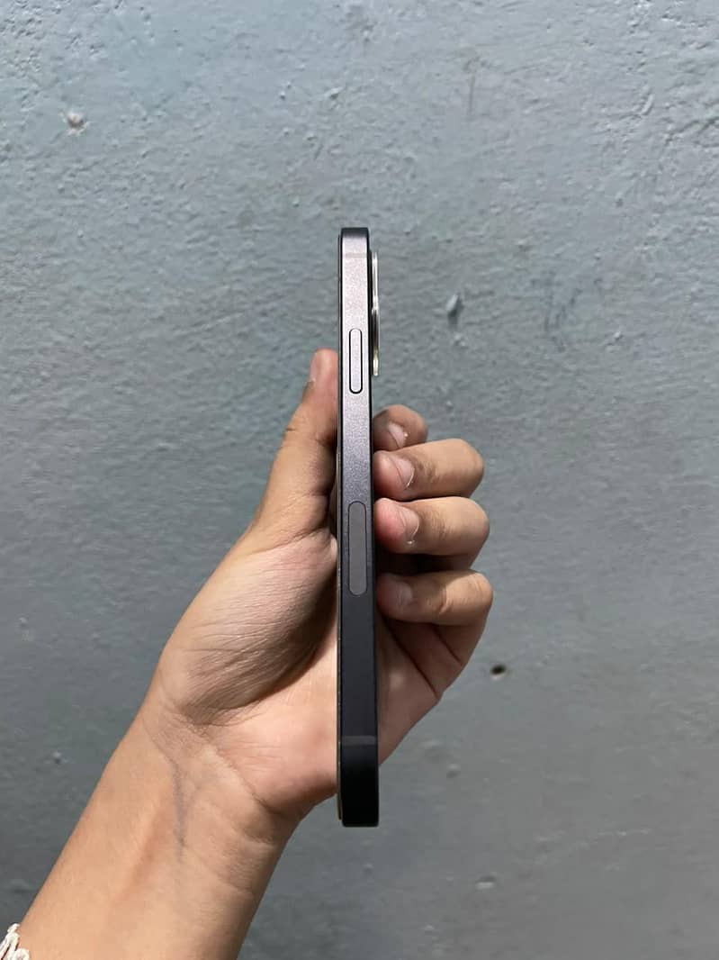 Apple iPhone 12 3