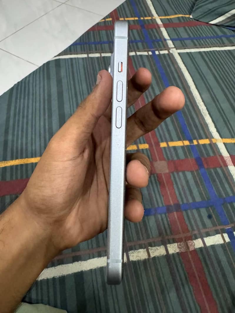 Apple iPhone 15 3