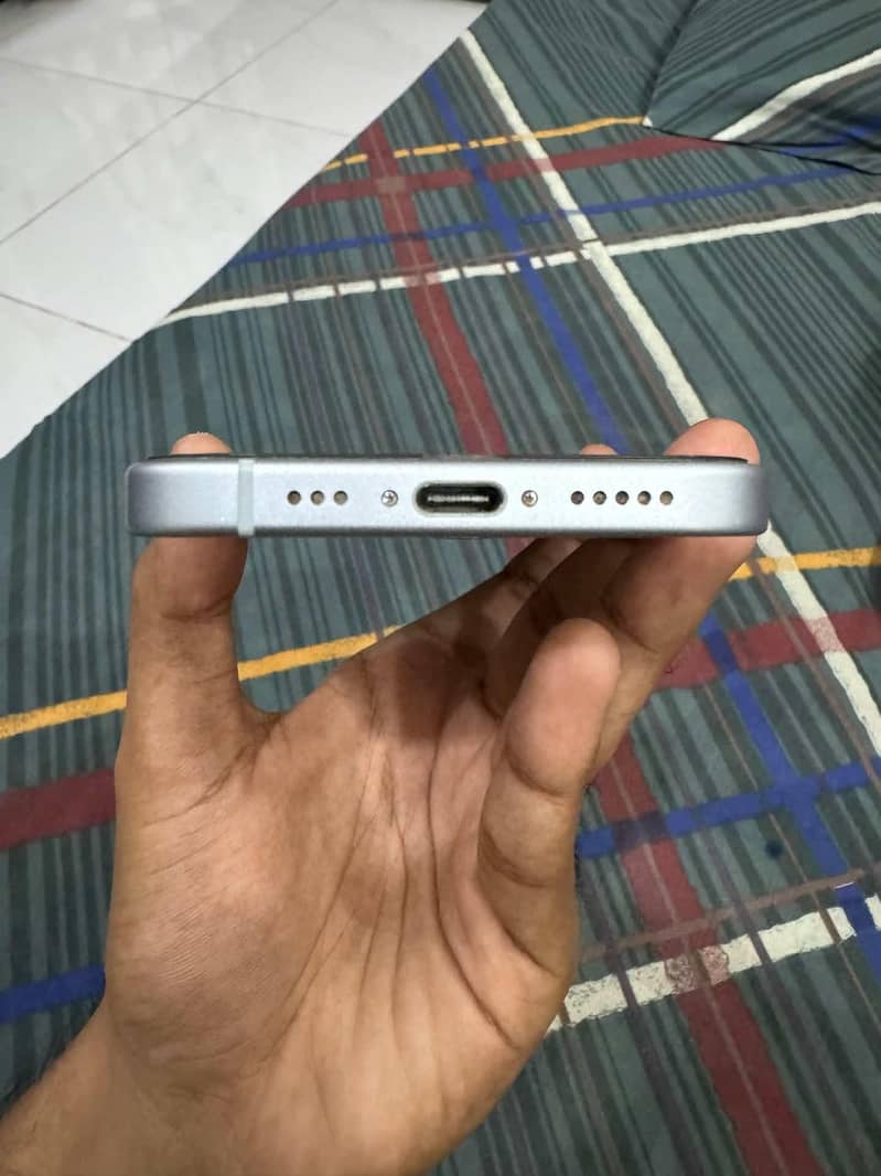 Apple iPhone 15 4