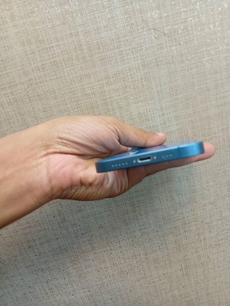 Apple iPhone 13 2