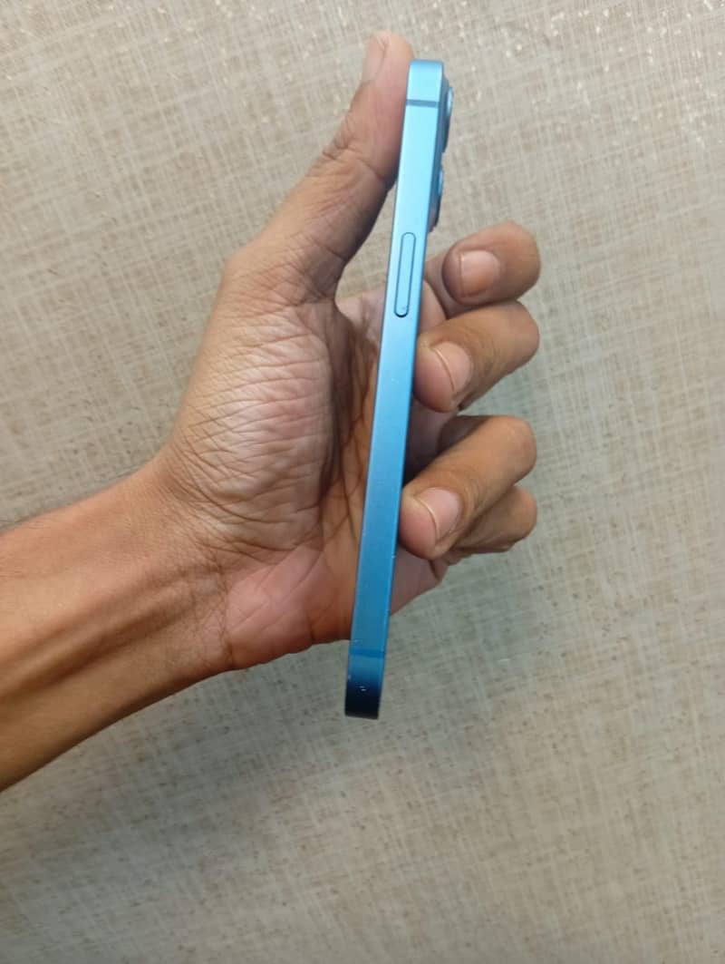Apple iPhone 13 5