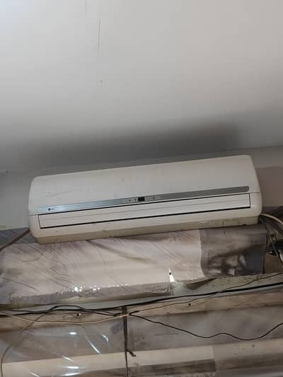 LG 1.5 ton non inverter AC . 100% Working Full. gass chilling condition