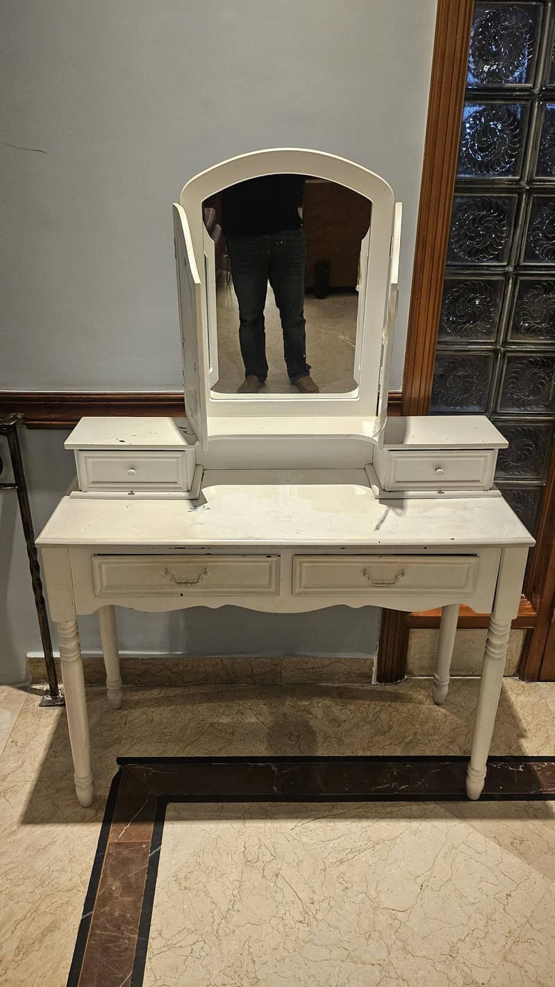Kids dressing table 0
