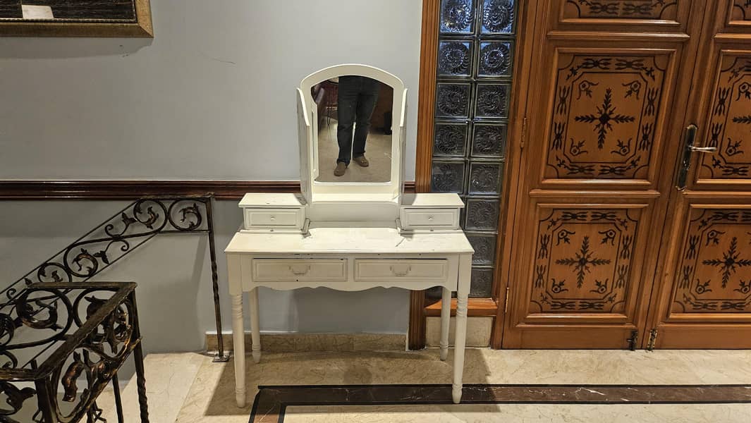 Kids dressing table 1
