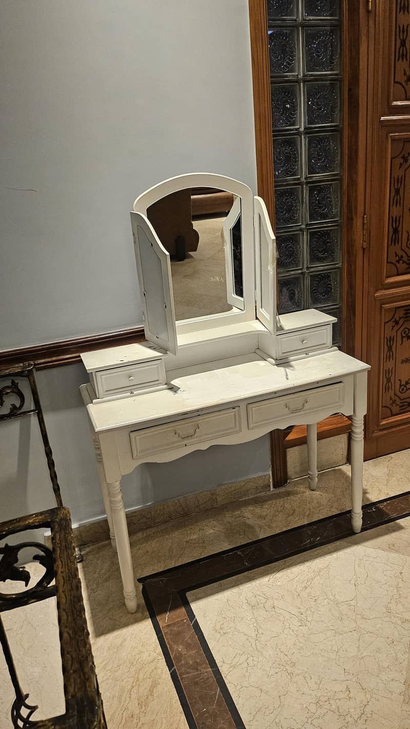 Kids dressing table 2