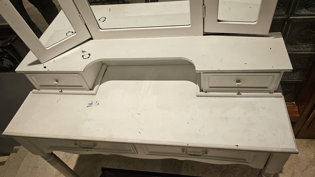 Kids dressing table 3