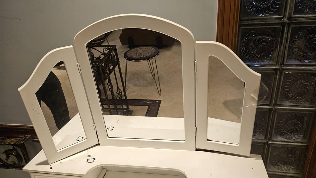 Kids dressing table 4