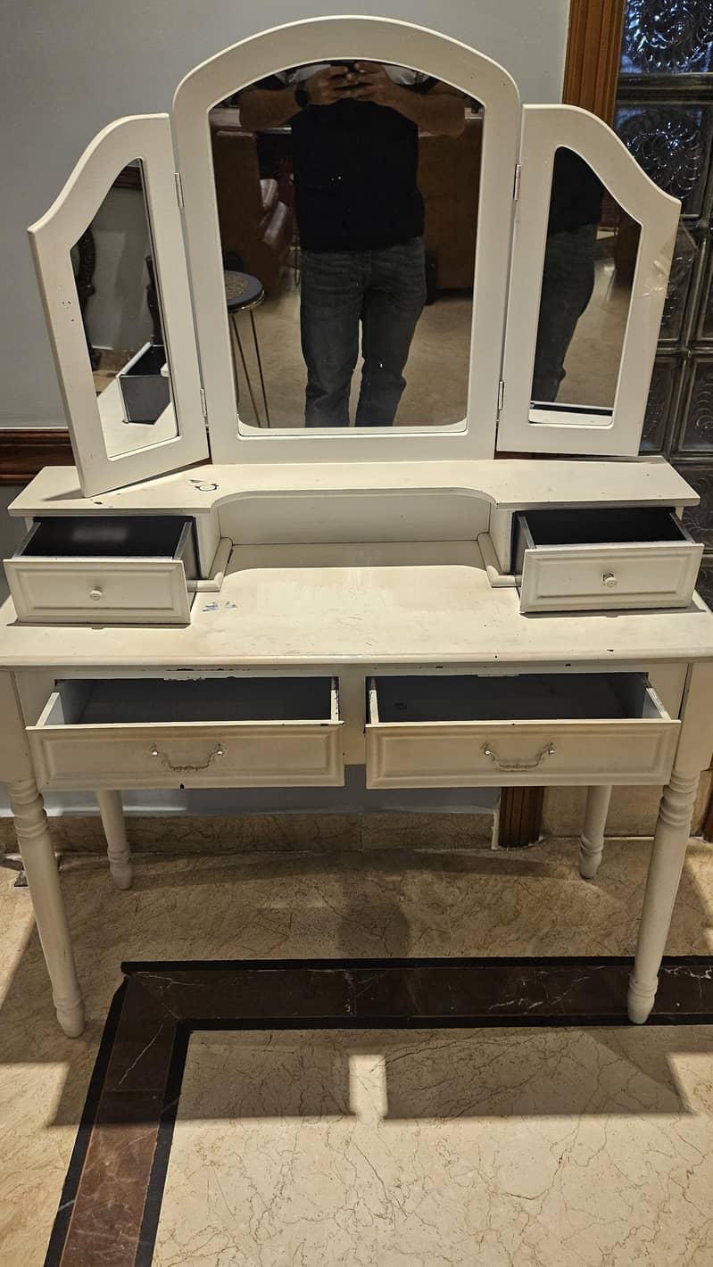 Kids dressing table 7