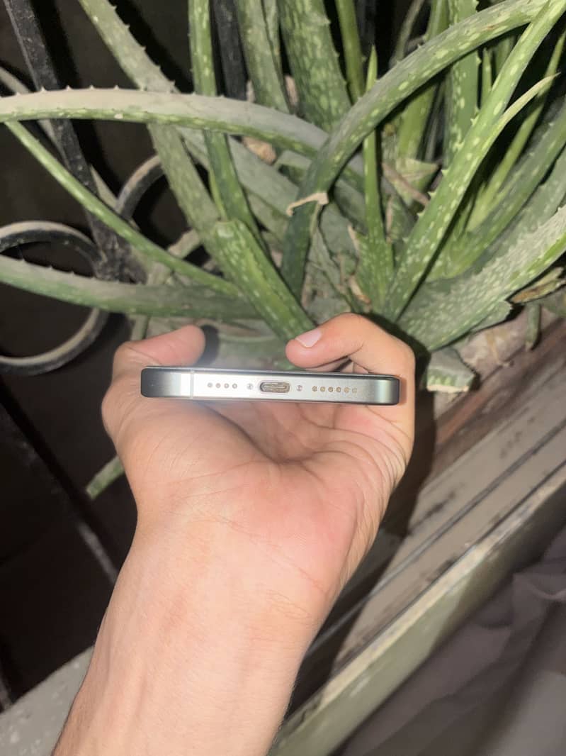 Apple iPhone 15 Pro Max 2