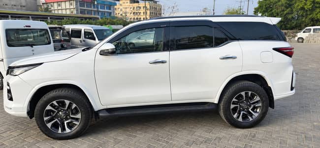 Toyota Fortuner Legender 2022
