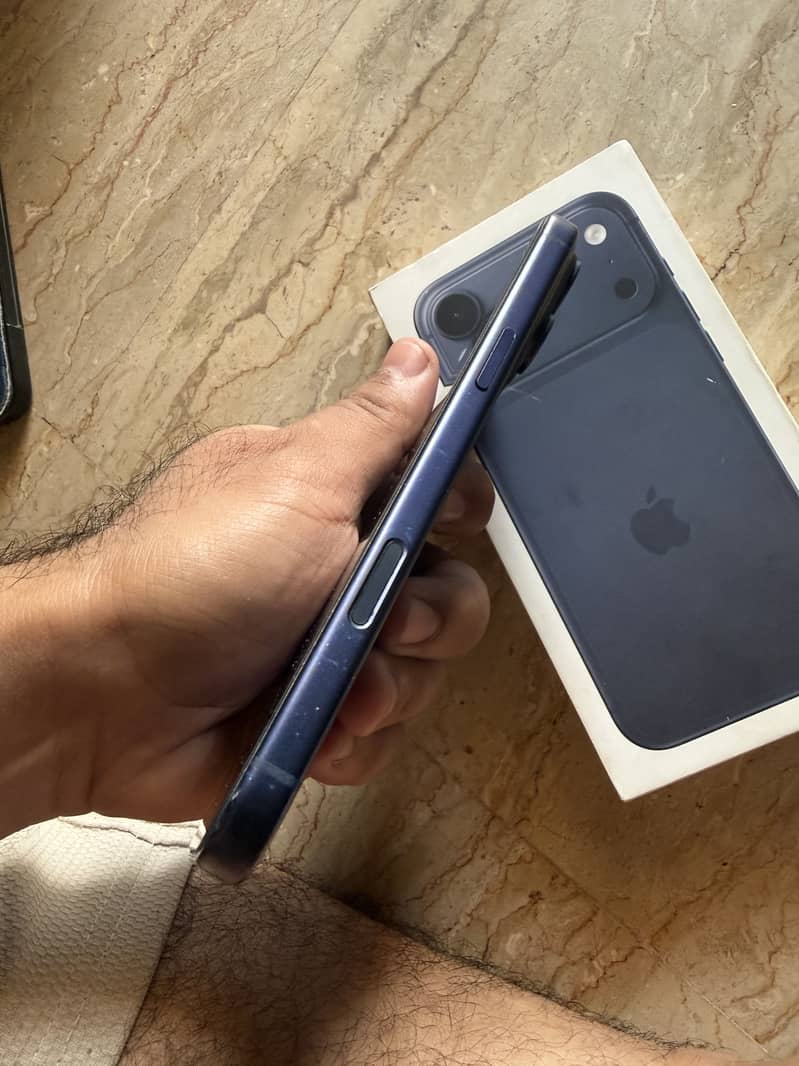 Apple iPhone 17 Pro Max 4