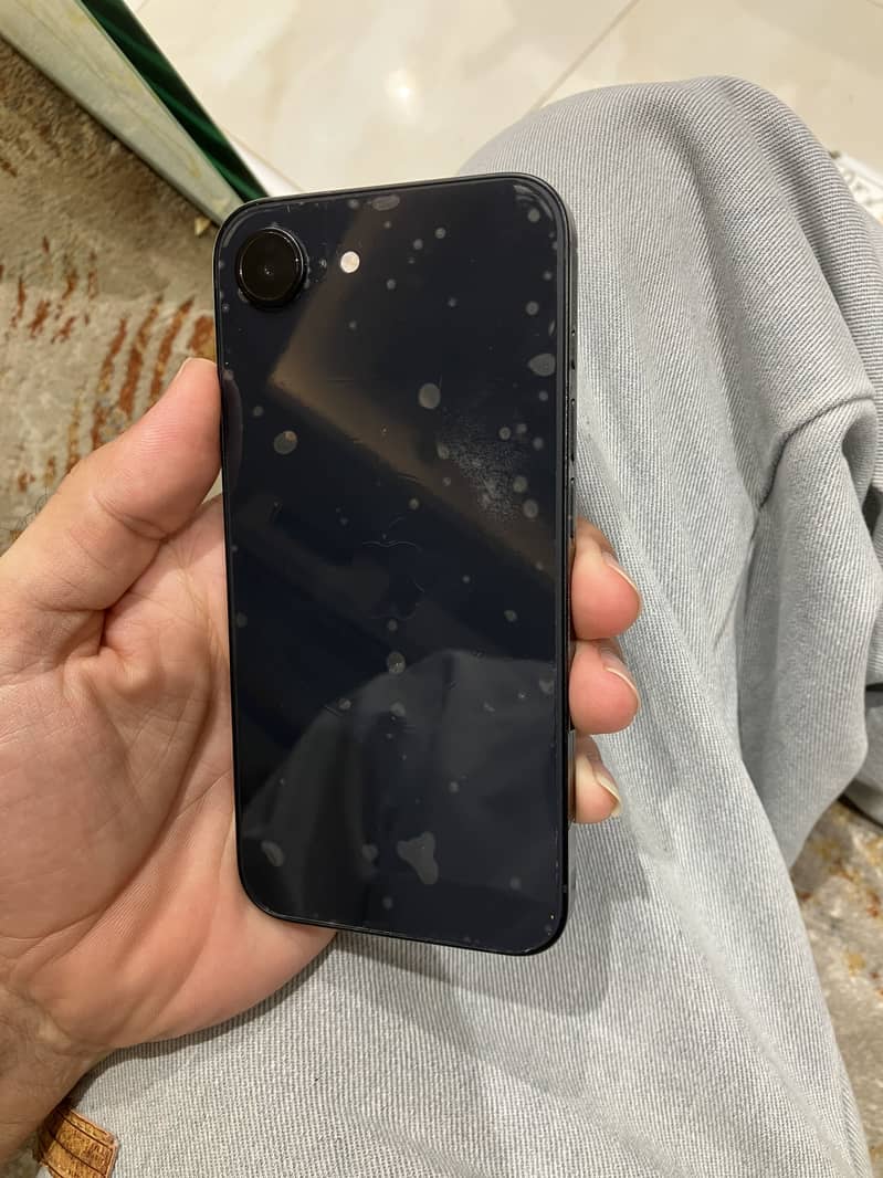 Apple iPhone 16e 2