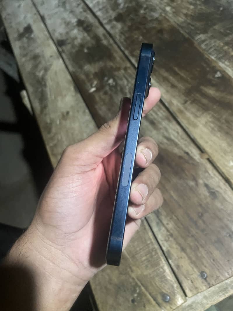 Apple iPhone 13 2