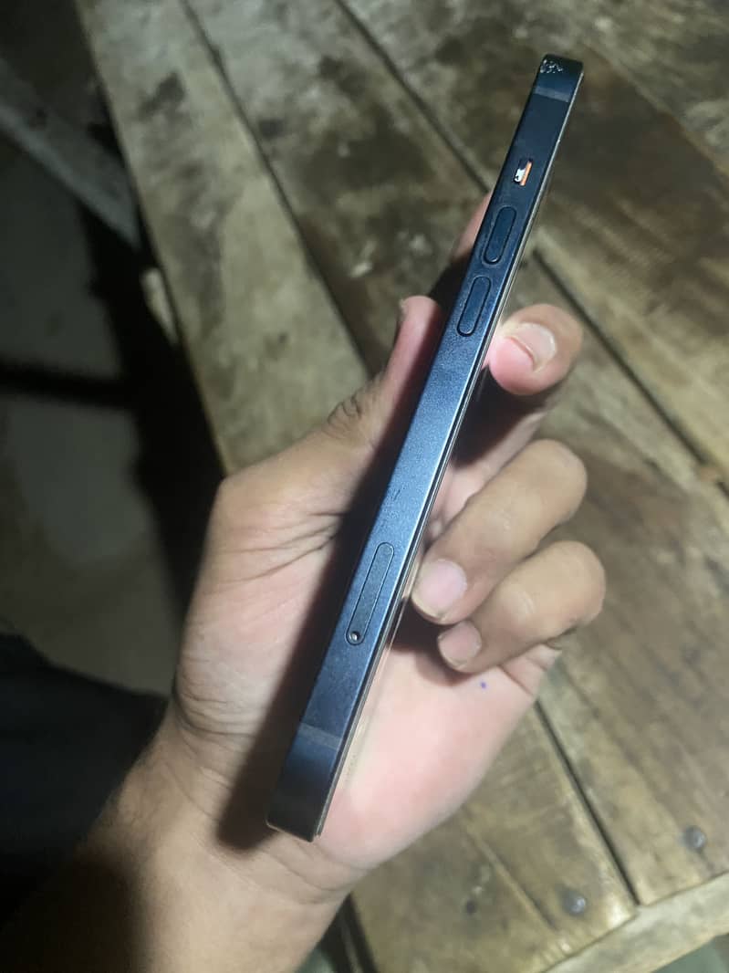 Apple iPhone 13 4