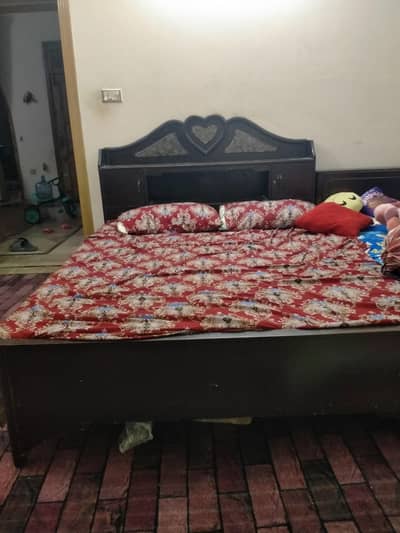 wooden bed size 5 feet