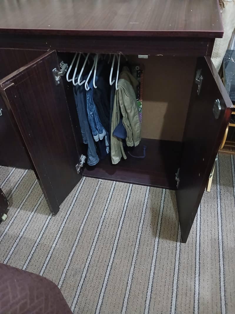 9/10 condition iron stand 1