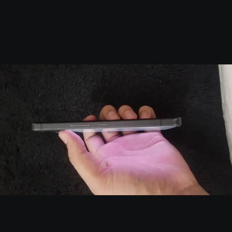 Sharp Aquos R8s pro 4