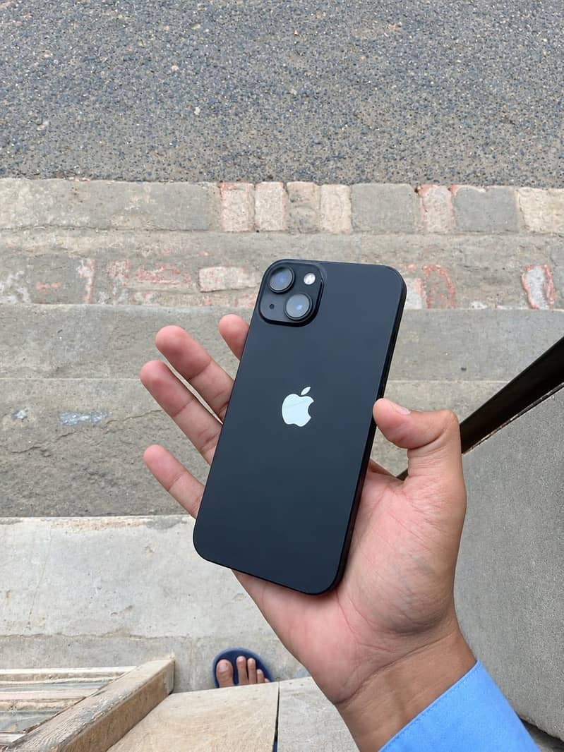 Apple iPhone 13 0