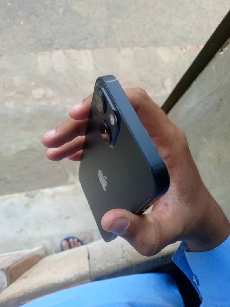 Apple iPhone 13 4