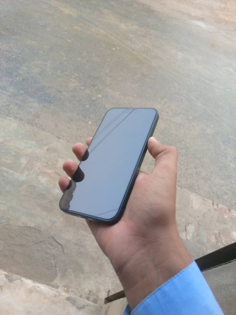 Apple iPhone 13 5