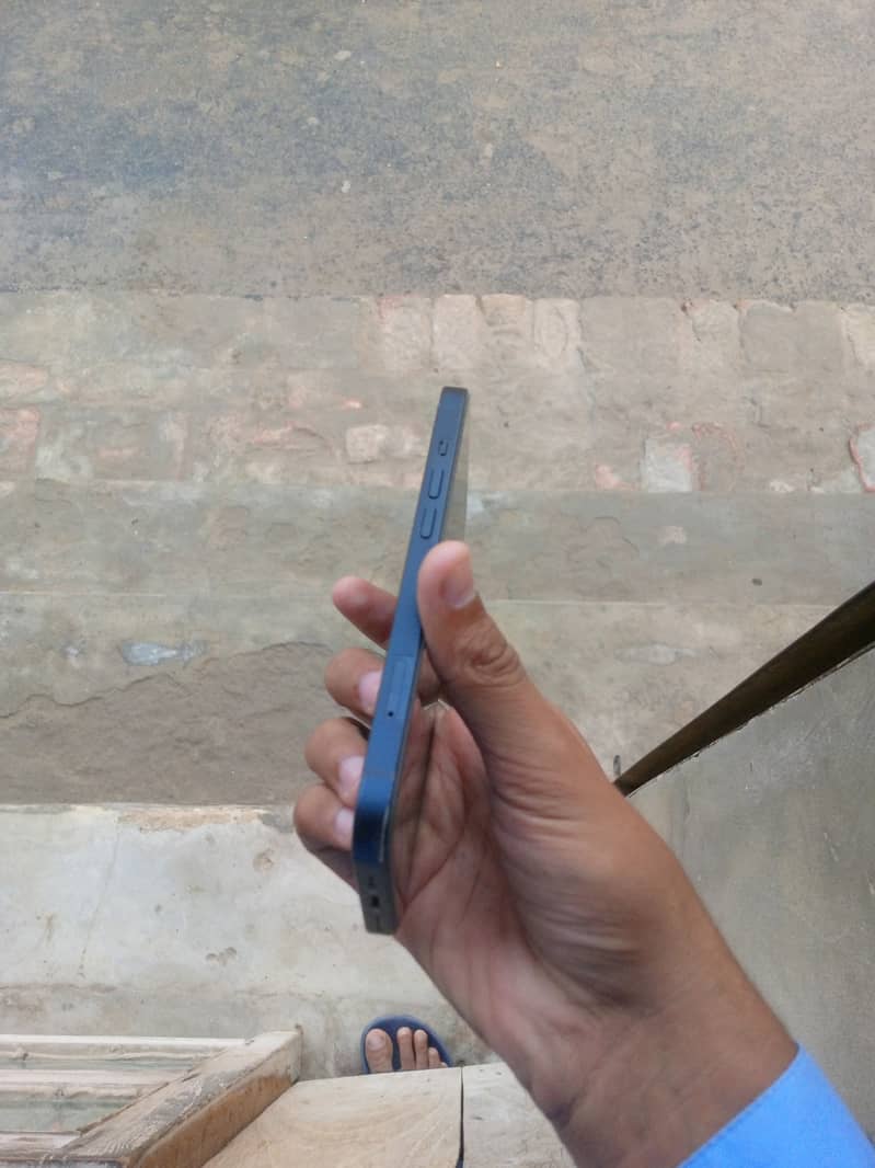 Apple iPhone 13 7