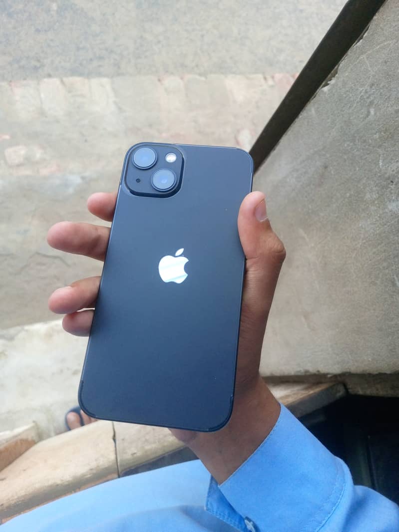 Apple iPhone 13 8