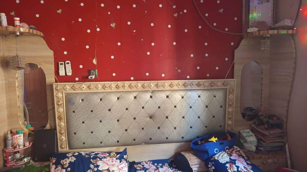 bed, divider, dressing table 2