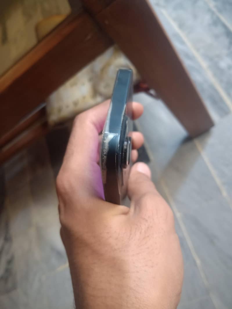 Apple iPhone 13 0