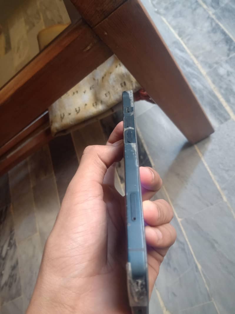 Apple iPhone 13 2