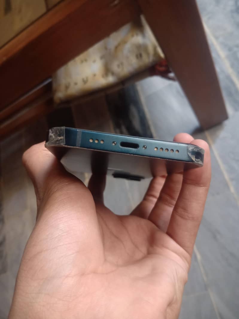 Apple iPhone 13 3