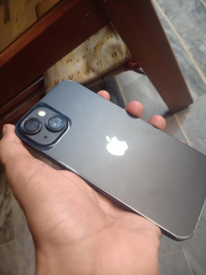 Apple iPhone 13 4