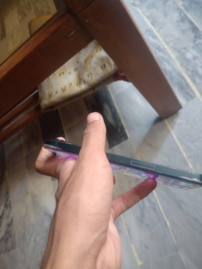 Apple iPhone 13 5