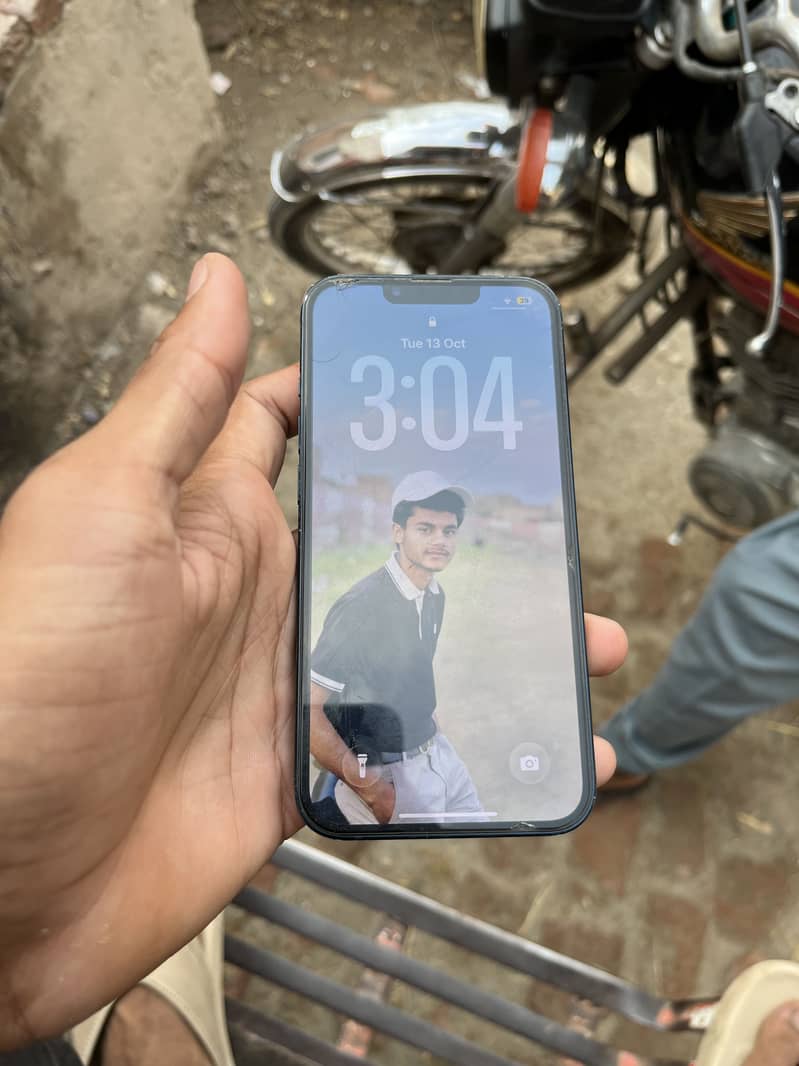 Apple iPhone 13 5