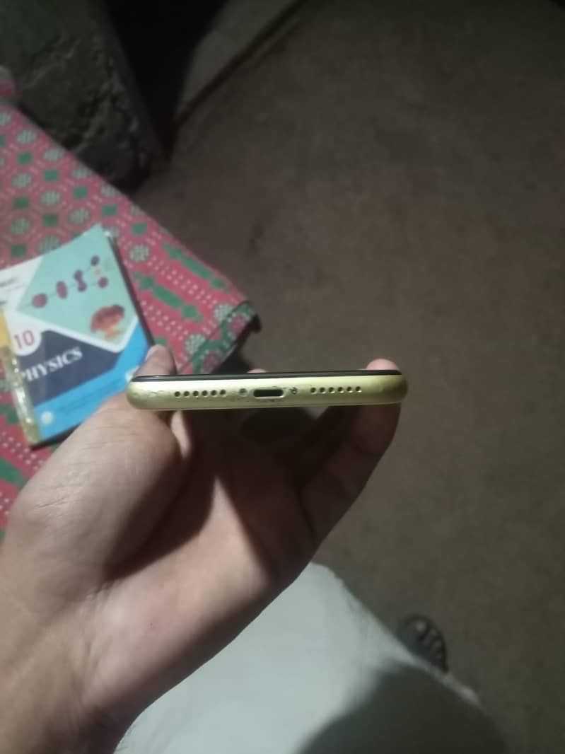 Apple iPhone 11 3