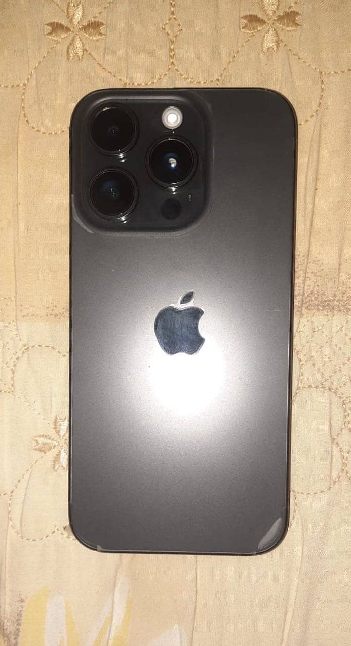 Apple iPhone 15 Pro 4