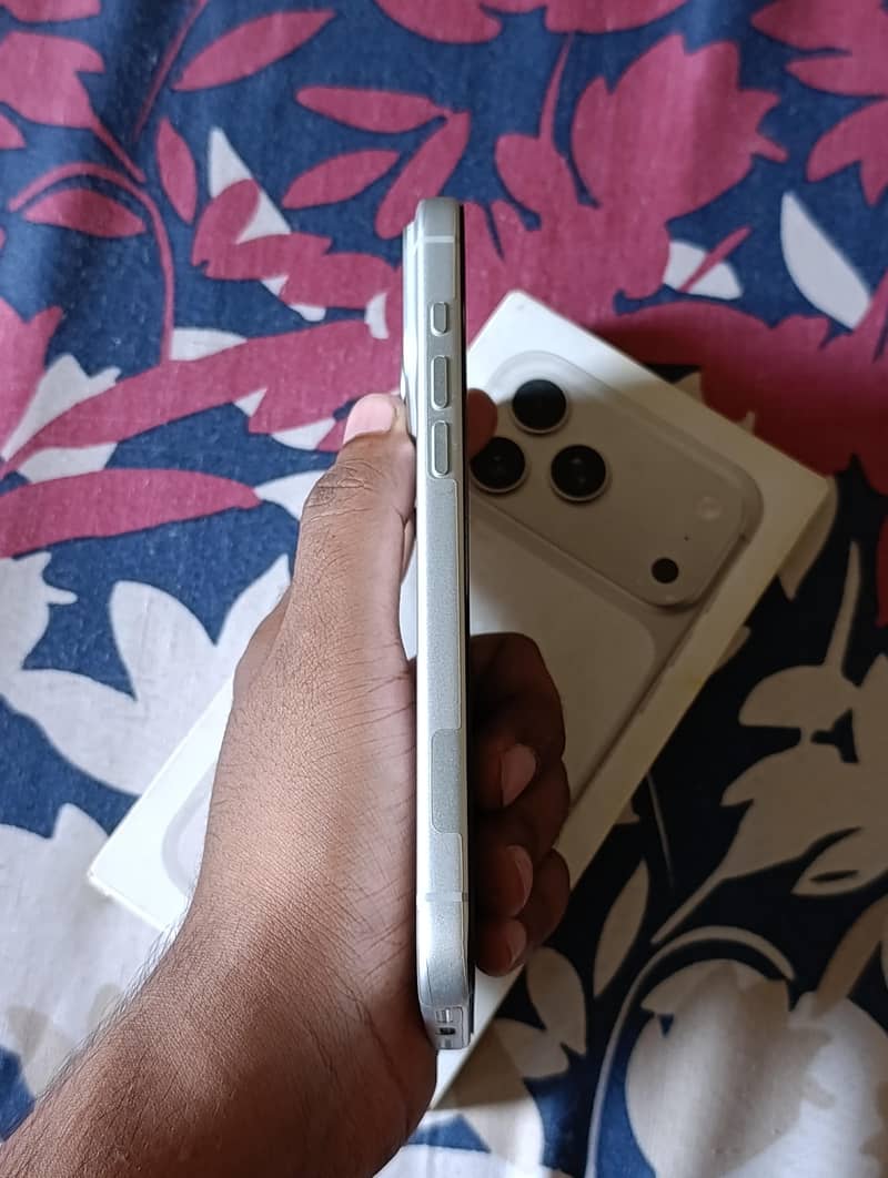 iPhone 17 Pro Max 1