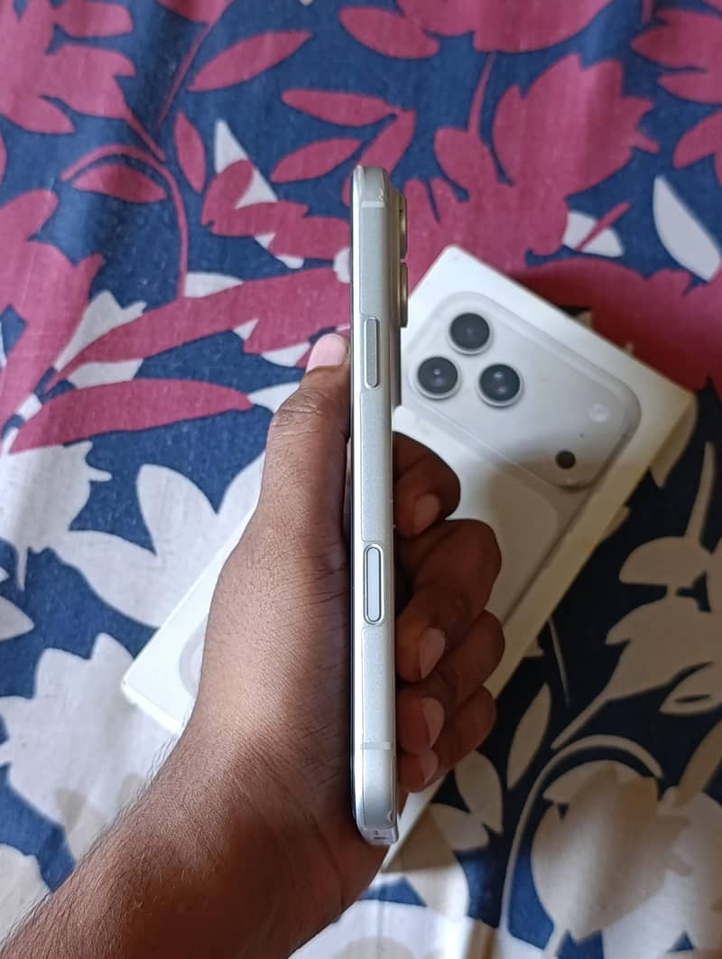 iPhone 17 Pro Max 2