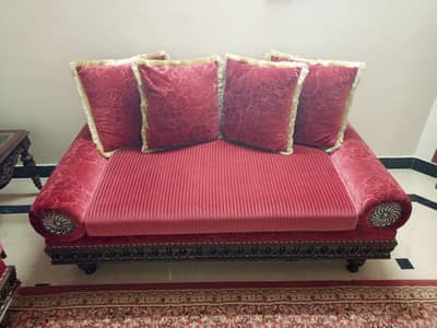 beautiful 7 seater big sofa set with center and side tables