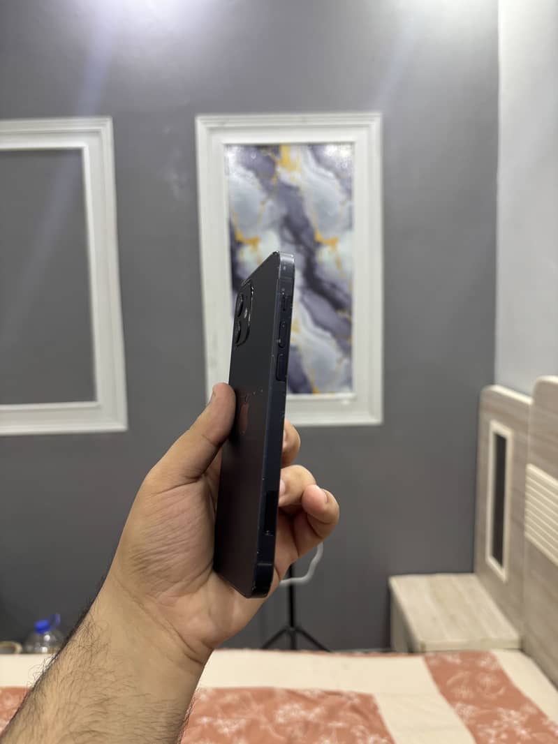Iphone 12 4
