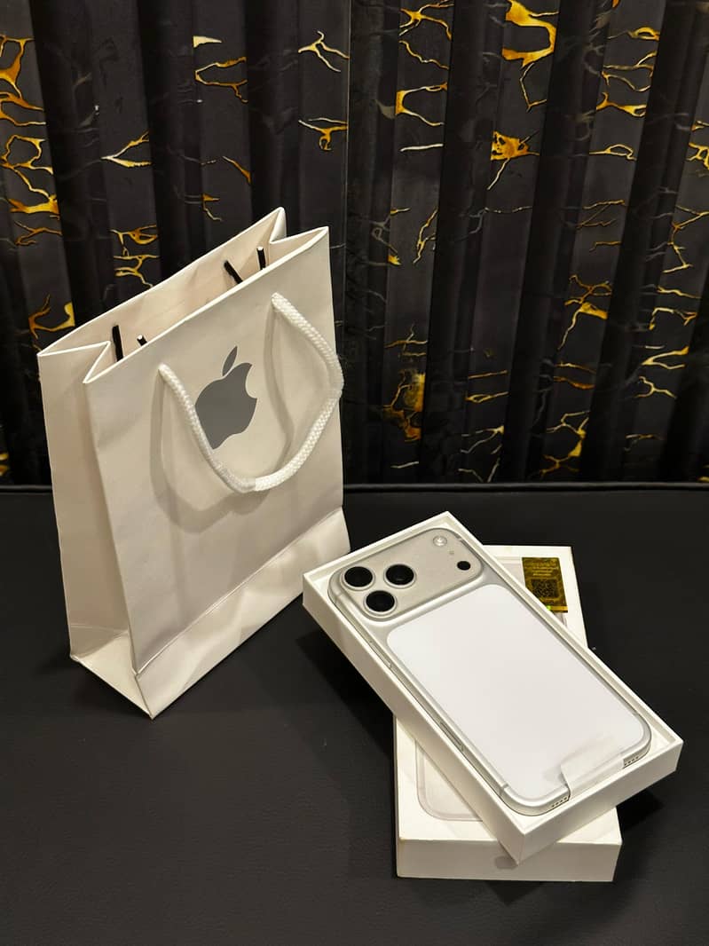 Apple iPhone 17 Pro Max 0