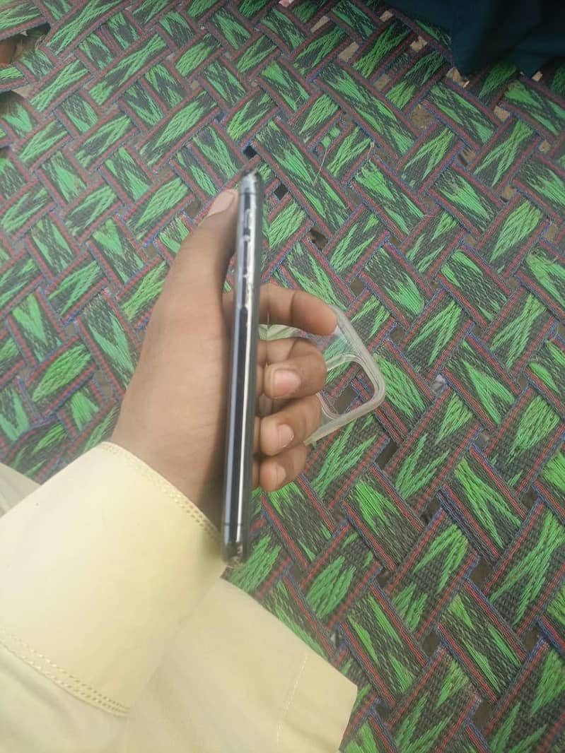 Apple iPhone 11 Pro 2