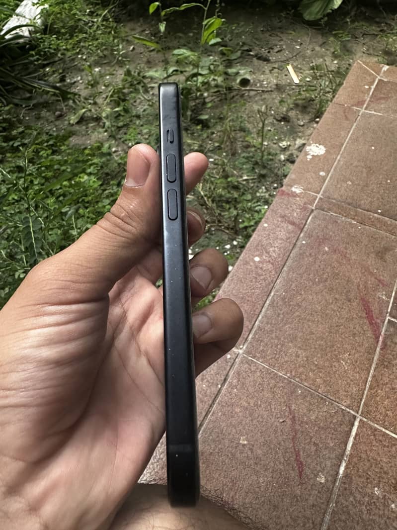 Apple iPhone 15 8