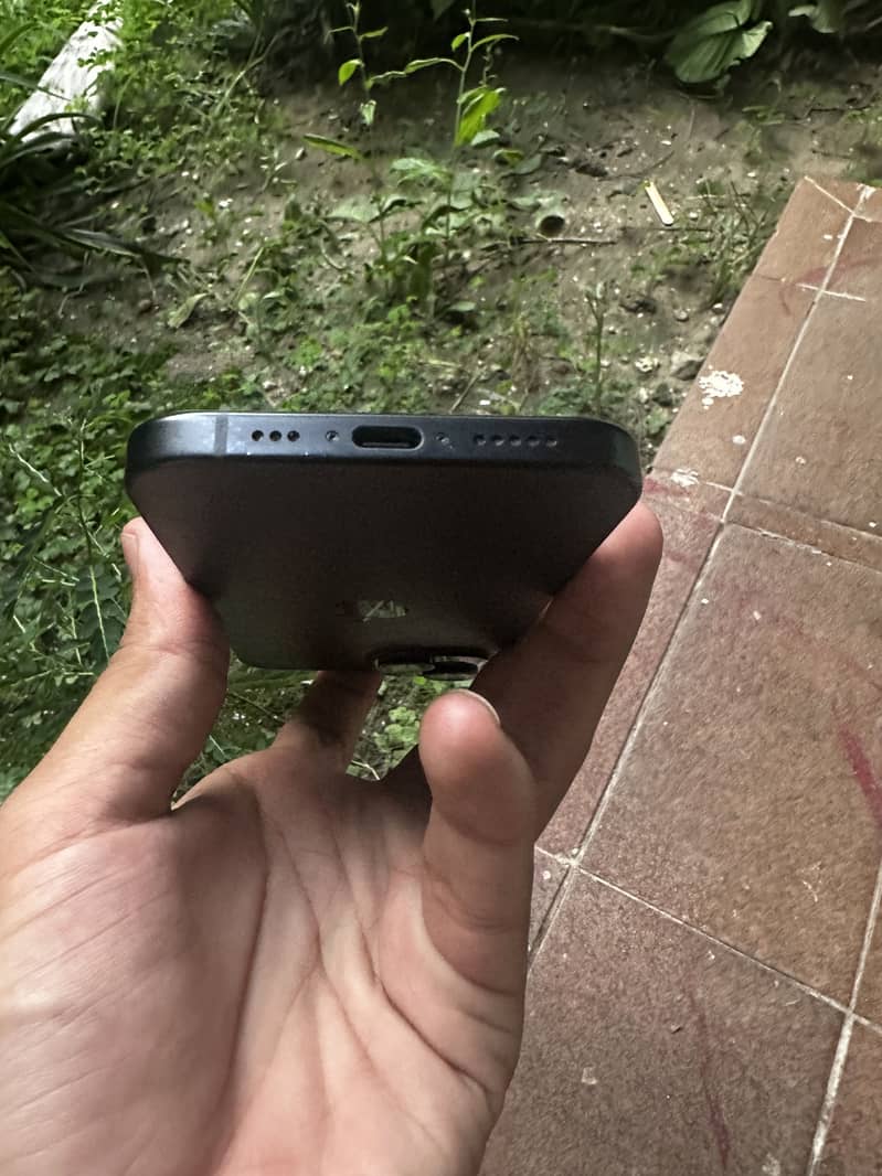 Apple iPhone 15 9