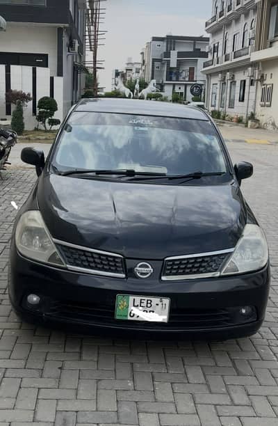 Nissan Tiida 2011