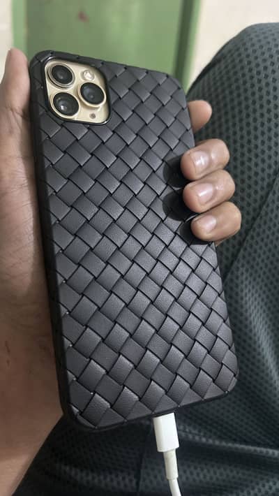 Apple iPhone 11 Pro Max 64 gb sim glicth