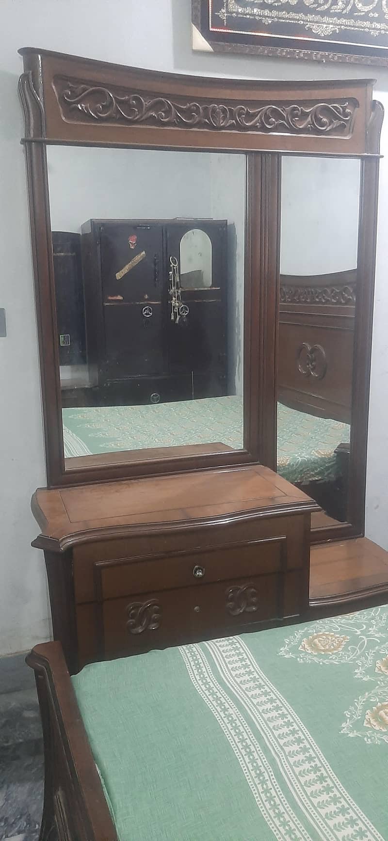 Bed, side tables and dressing 0